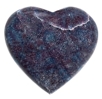 Rubin og kyanit hjerte bekymringssten - ca.  ± 5 x 5 cm.