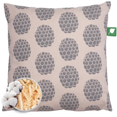 Fyrrepude sandfarvet med motiv af grå kogler - 30 x 30 cm