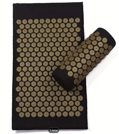 Pigmåtte sæt i sort med guldfarvet pyramidepigge - Akupressurmåtte og pude med taske i sort